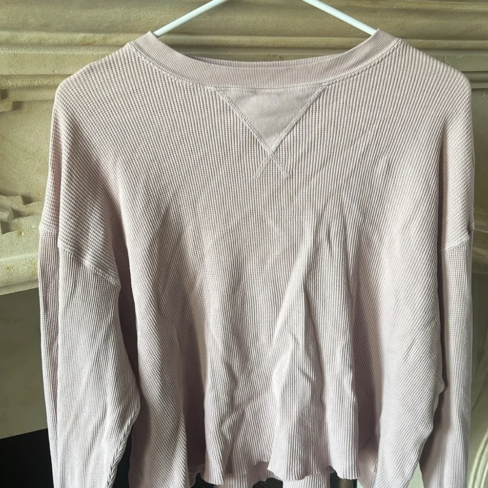 Brandy Melville long sleeve tee - Picture 3 of 9